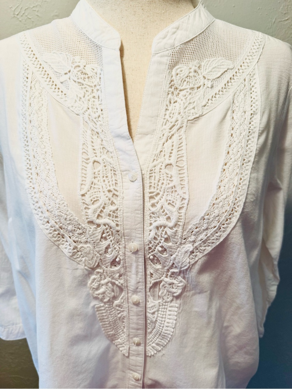 Krazy Kat Vintage Inspired Women's White Embroidered Button-Front Top